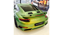 Porsche 911 Turbo S Python Green Chromaflair