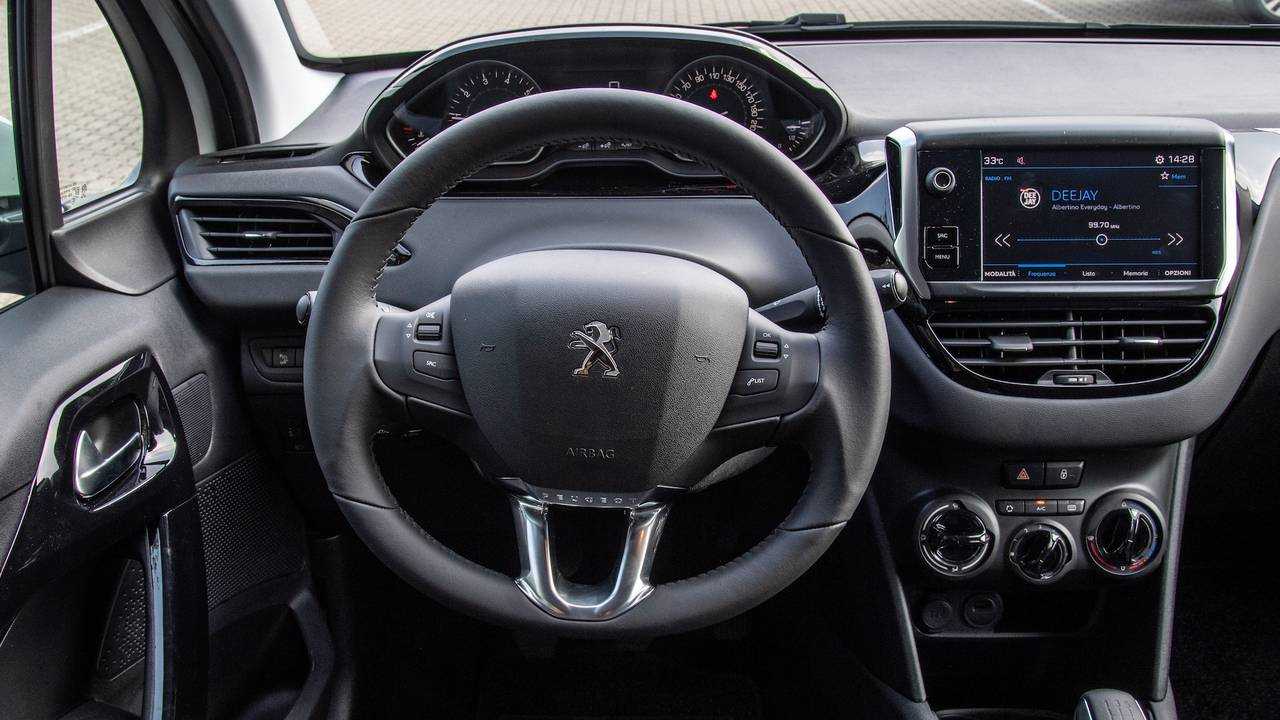 Peugeot 208 Signature