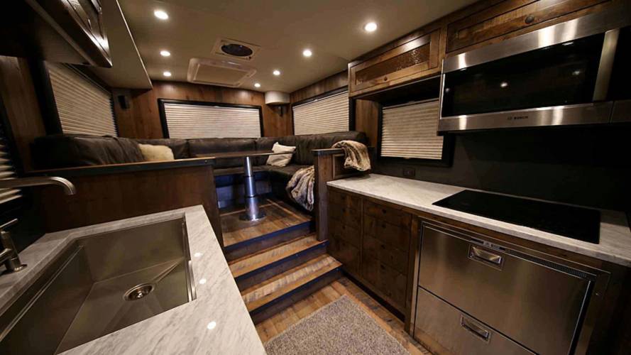 EarthRoamer XV-HD Ford F-750 Karavanı
