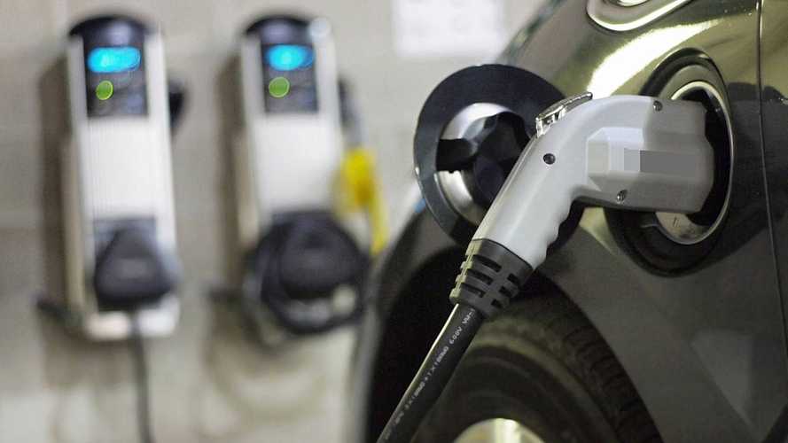 Auto elettriche in Italia, le proposte al Governo per farle decollare