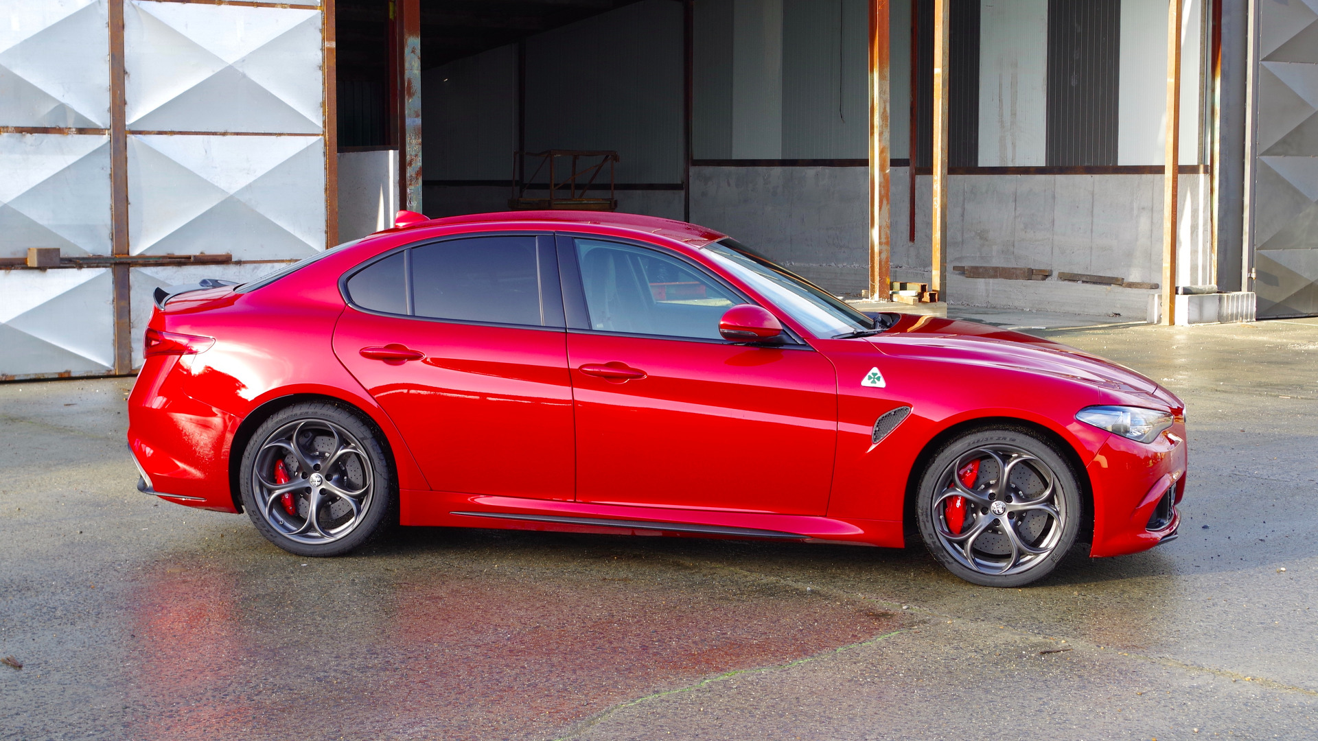 Insolite Une Alfa Romeo Giulia Quadrifoglio 224 Seulement 225