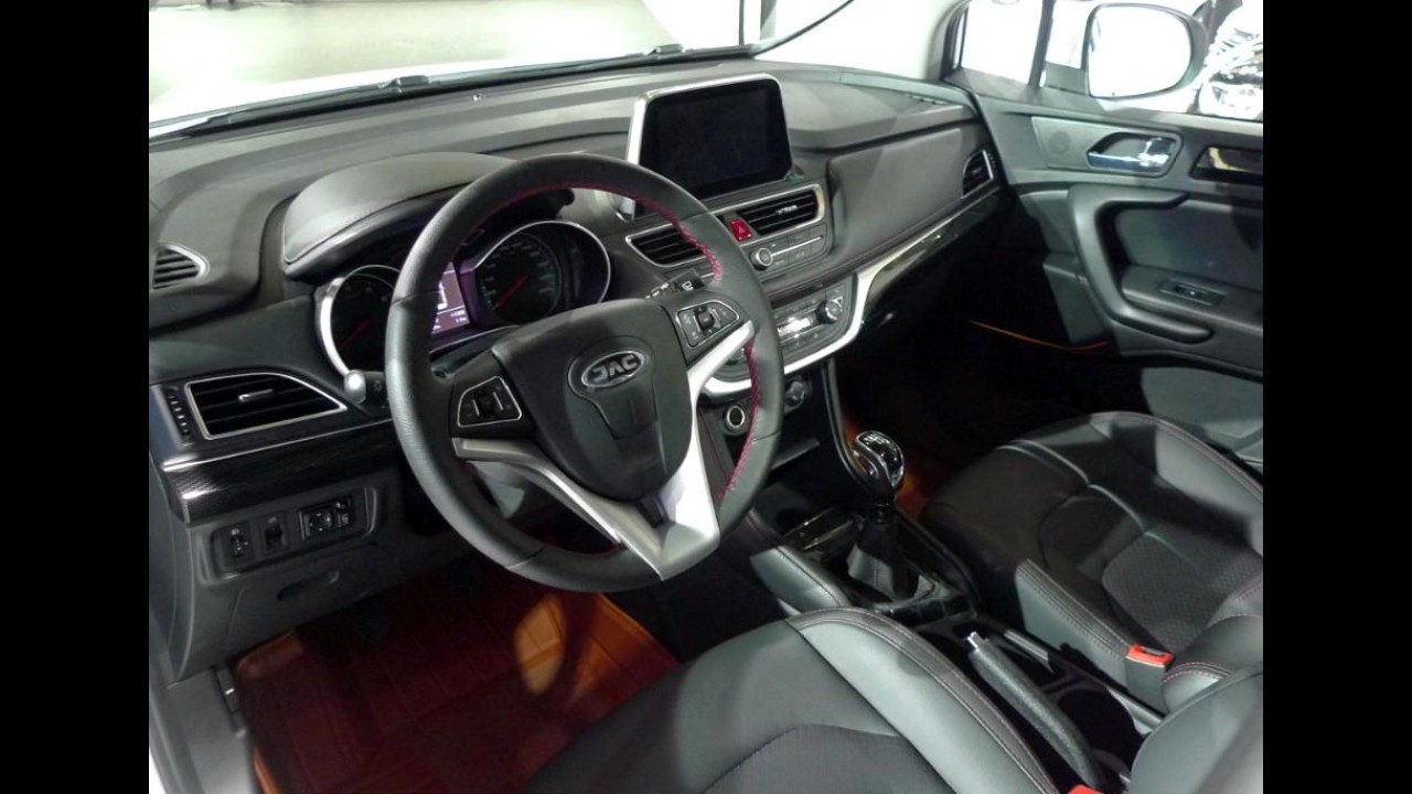 JAC T5 ganha reestilização e interior mais refinado na China