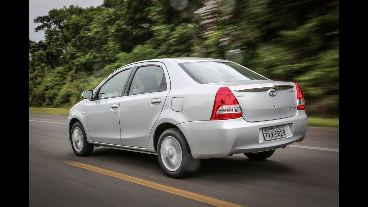 Toyota Etios 2017 terá câmbio automático, novo visual e motores revisados