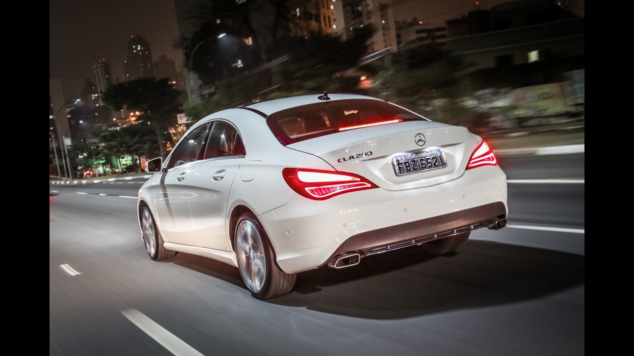 Que crise? Mercedes comemora 31% de crescimento no Brasil em 2015