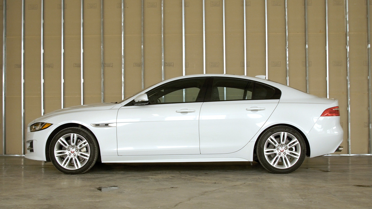 2017 Jaguar XE 20d Why Buy? Headliner