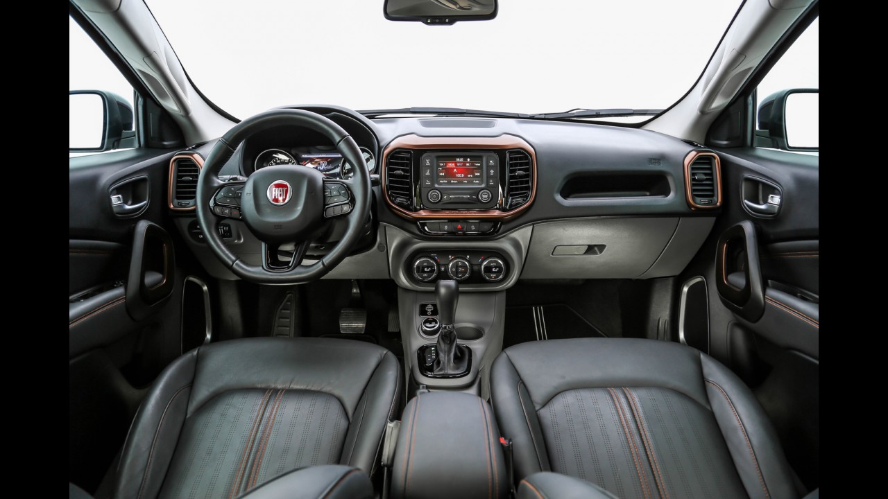 A dúvida do ano! Fiat Toro encara Jeep Renegade - veja teste completo