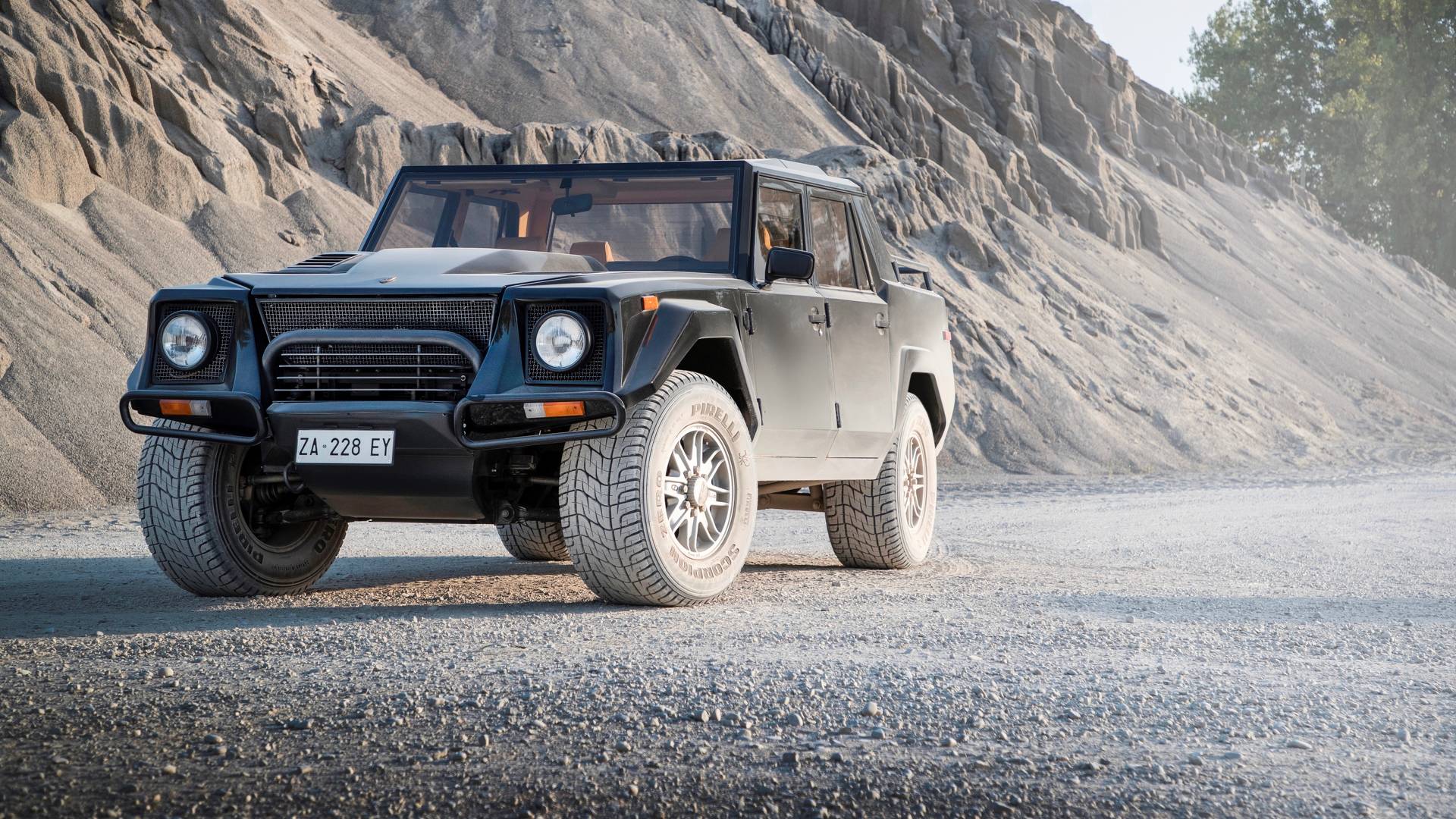 Lamborghini LM002 SUV'si