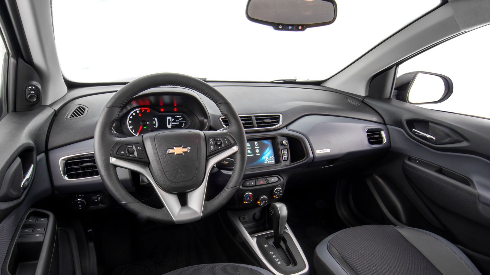 Chevrolet lança Onix 2019 mais seguro e equipado; veja preços