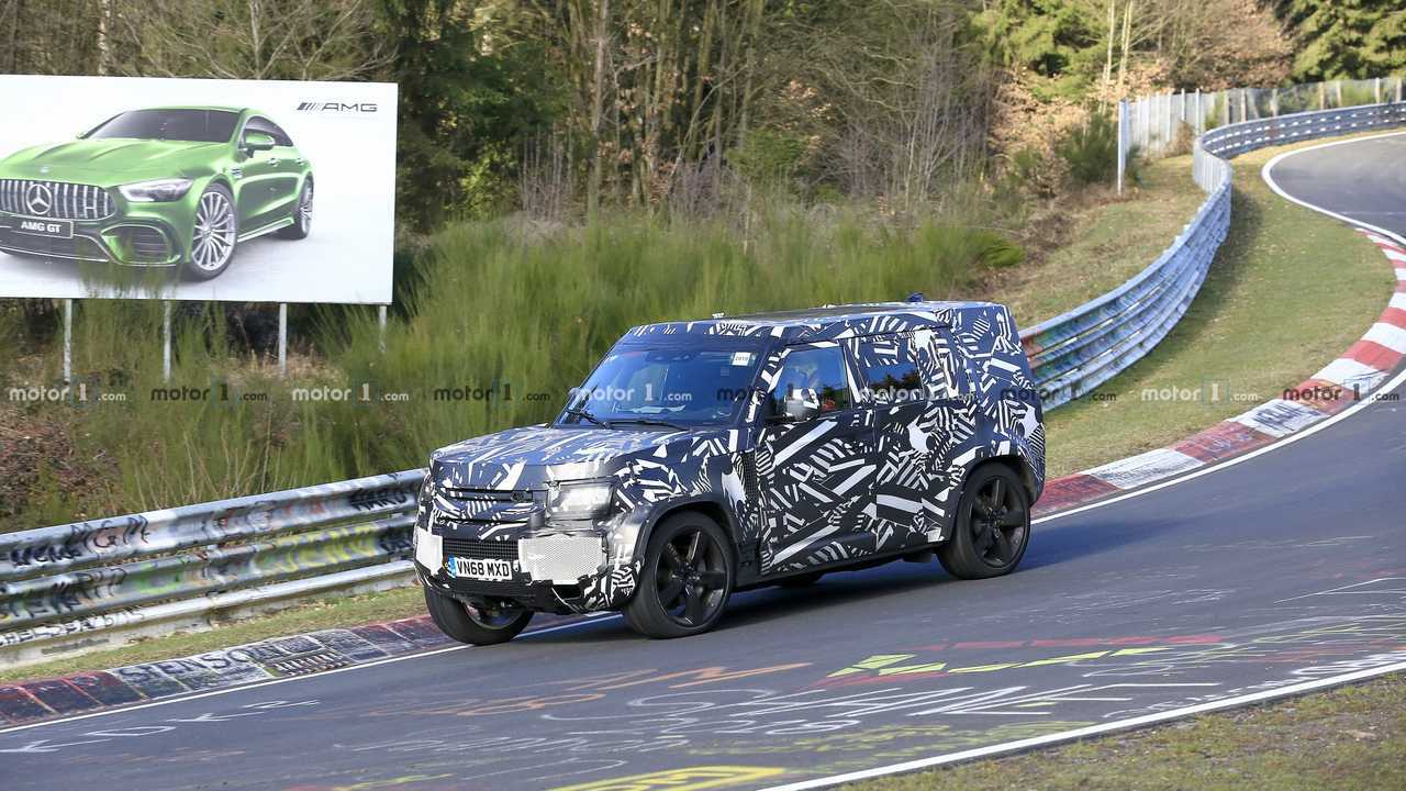 Land Rover Defender sur le Nurburgring