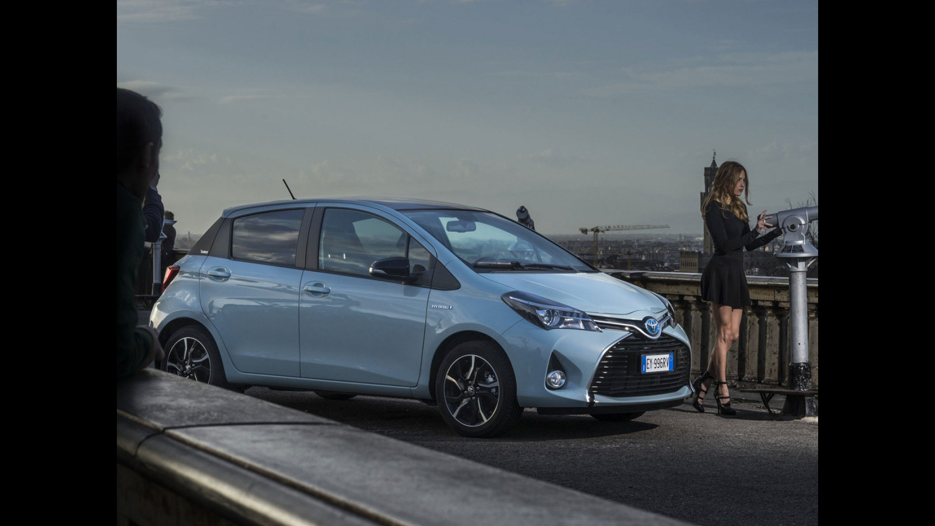 Toyota Yaris Hybrid diventa Glamour Foto