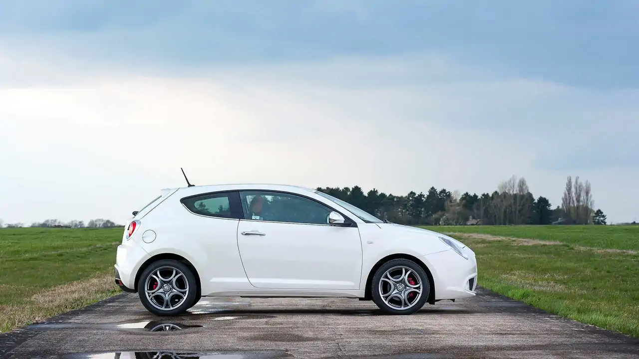 17 Alfa Romeo Mito Review