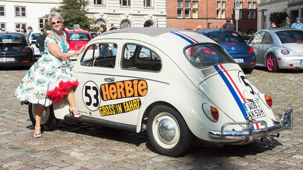 Volkswagen Maggiolino, 81 anni di storia per immagini