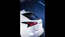 Lexus NX Hybrid dal vivo