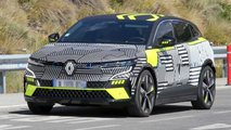 2022 Renault MeganE spy photo