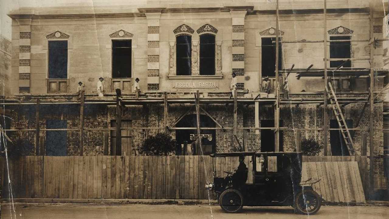 O CGV em frente às obras da Escola Barth no Flamengo (1907)