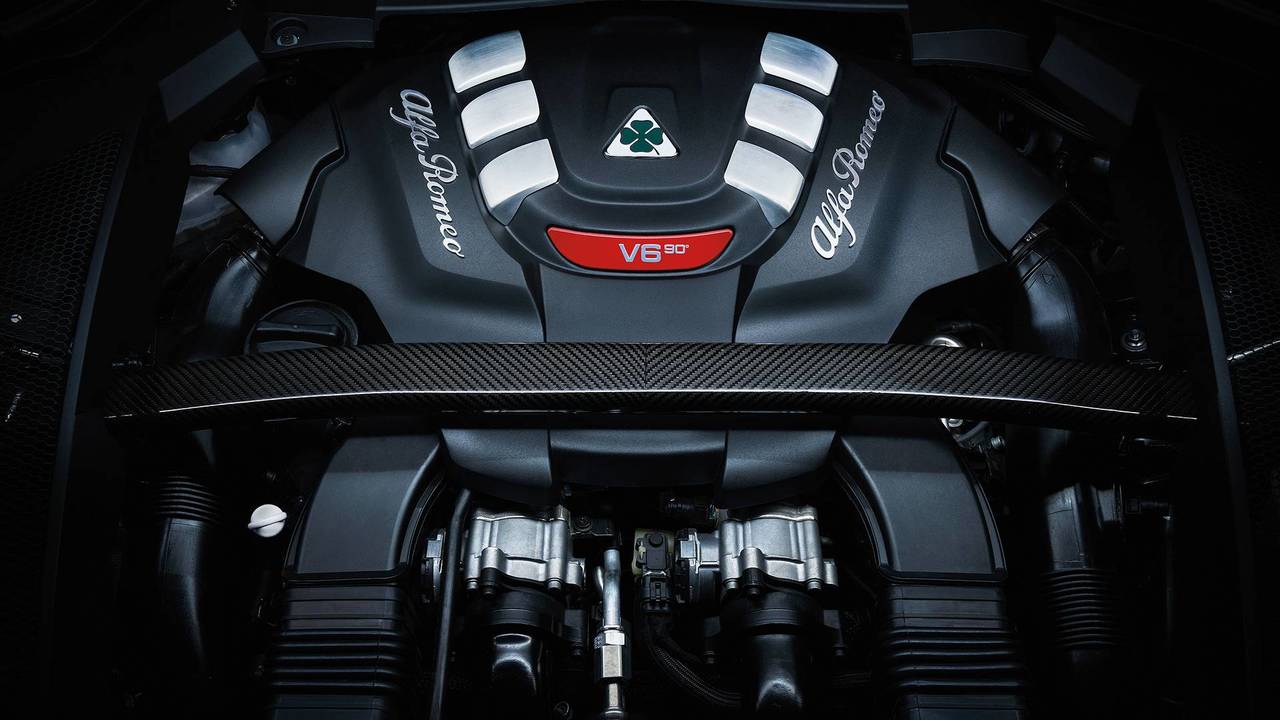 2018 Alfa Romeo Stelvio Quadrifoglio: İlk Sürüş