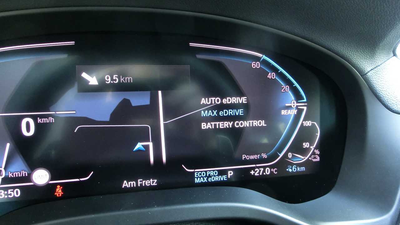 BMW X3 30e (2020): Im rechten Bereich werden die Hybrid-Modi angezeigt: Auto eDrive, Max eDrive und Battery Control