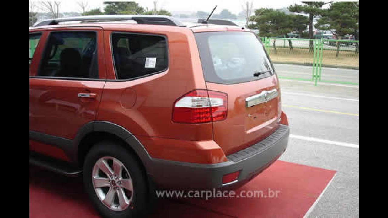 Novas fotos do Kia Borrego 2009 revelam detalhes internos do SUV