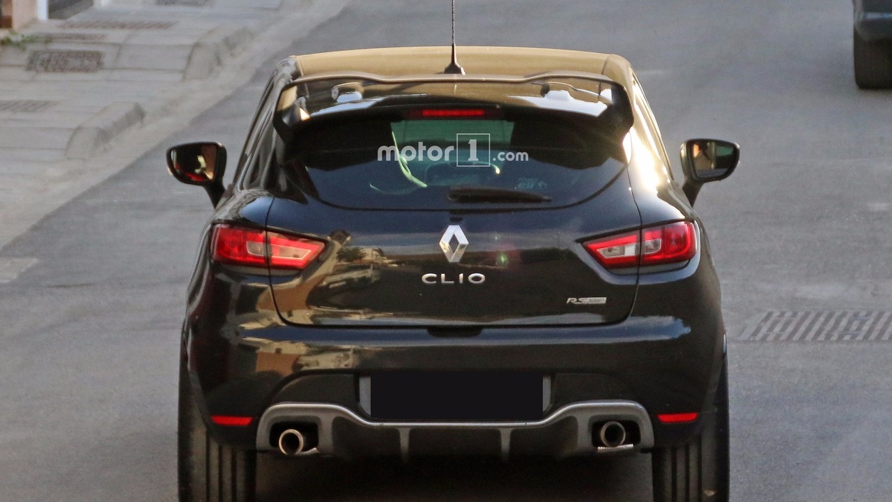 2017 Renault Clio RS16 spy photo