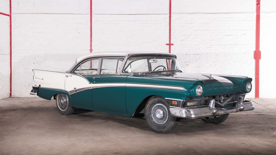 Lot 38 - 1957 Météor Rideau 500 4 Door Sedan