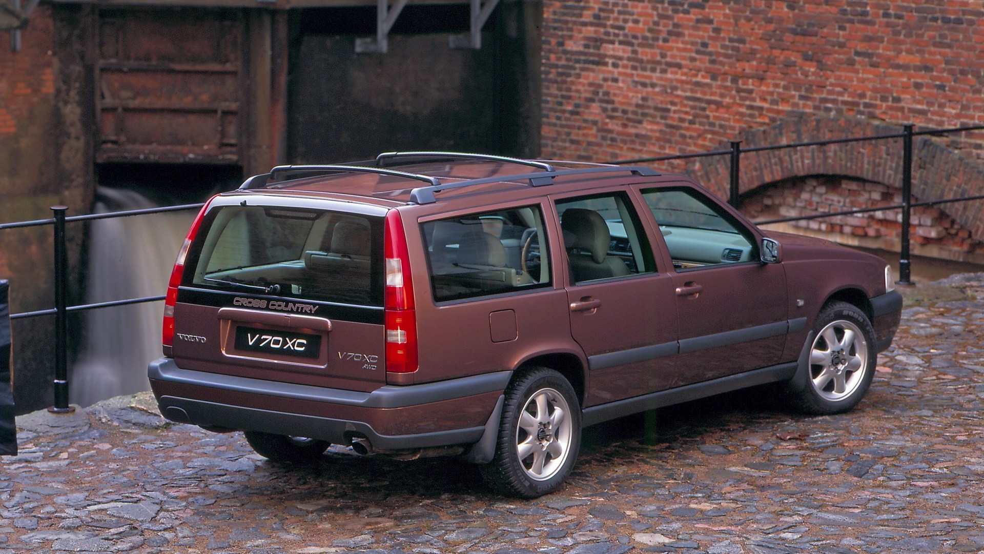 volvo-xc70.jpg