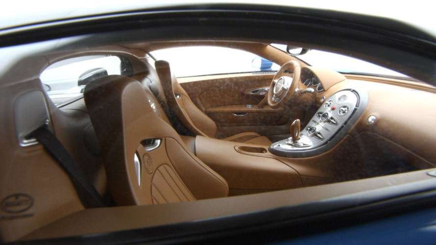 2005 Bugatti Veyron 1:8 scale model from Amalgam Collection