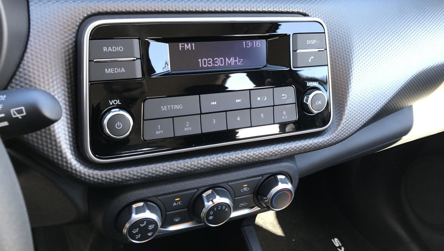 Nissan Kicks S CVT