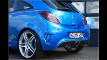 Blauer Power-Bolide