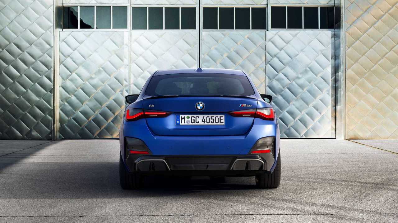 BMW i4 M50 elétrico - traseira