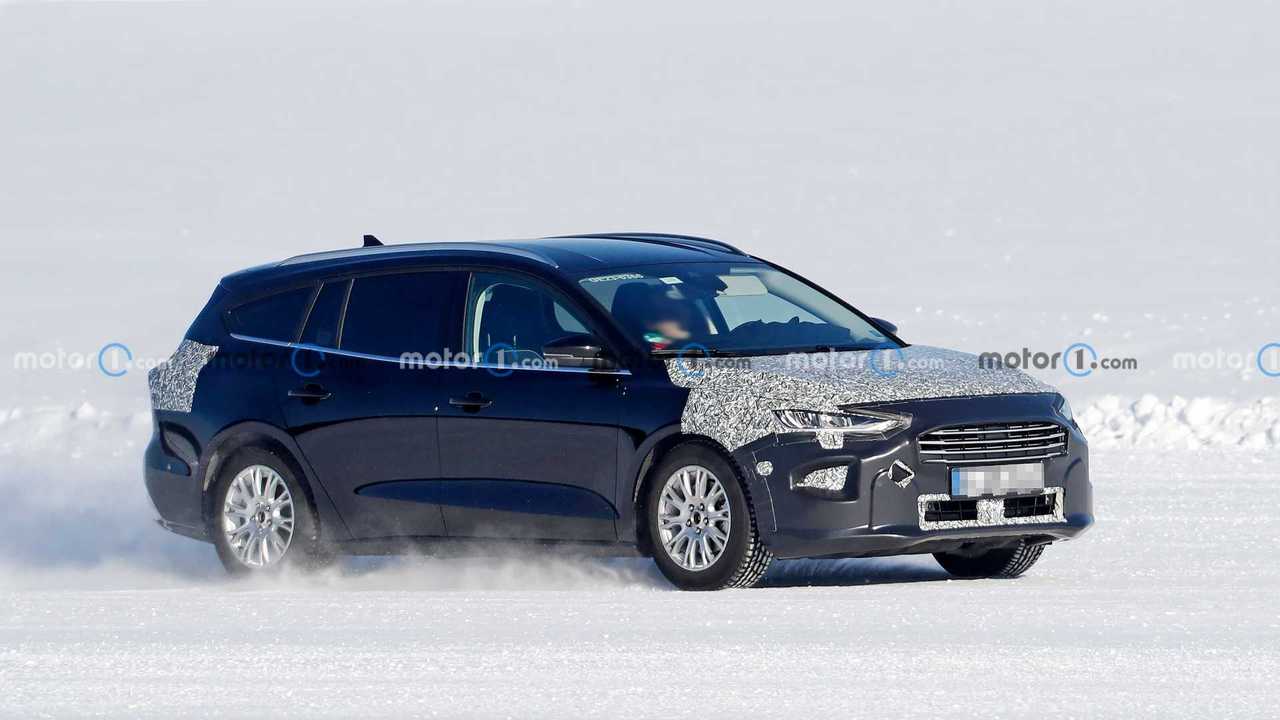 Ford Focus Active casus fotoğraflar