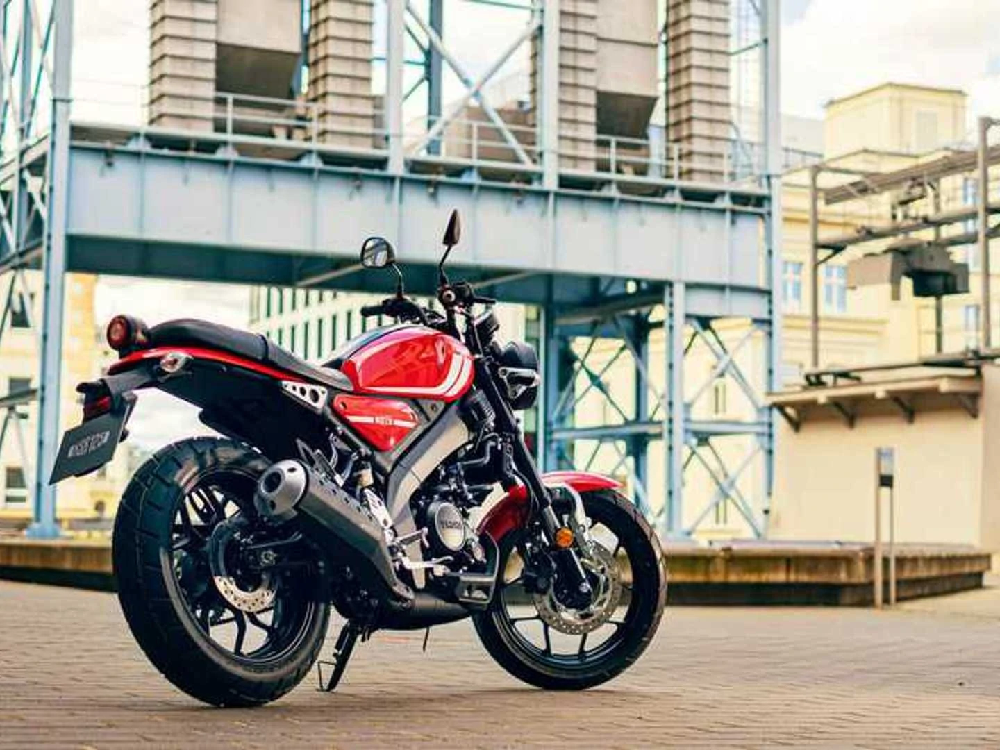 2021-yamaha-xsr125---right-