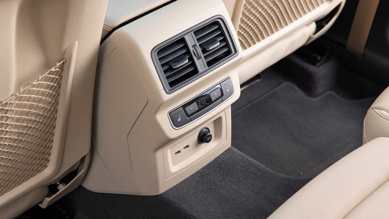 Audi Q5, консоль заднего ряда сидений