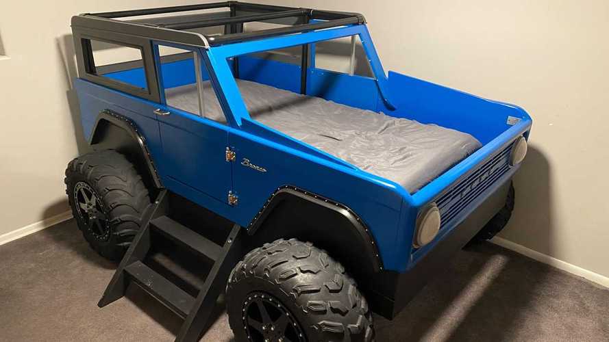 Kreatif, Ayah Bikin Ranjang Ford Bronco untuk Tidur Anak