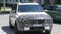 2023 BMW X7 facelift spied with split headlights