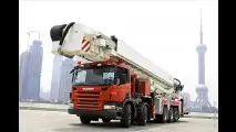 Scania P 420 10x4 mit 90-Meter-Bühne