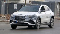 Mercedes-Benz EQA Hafif Kamuflajlı Casus Fotoğrafları