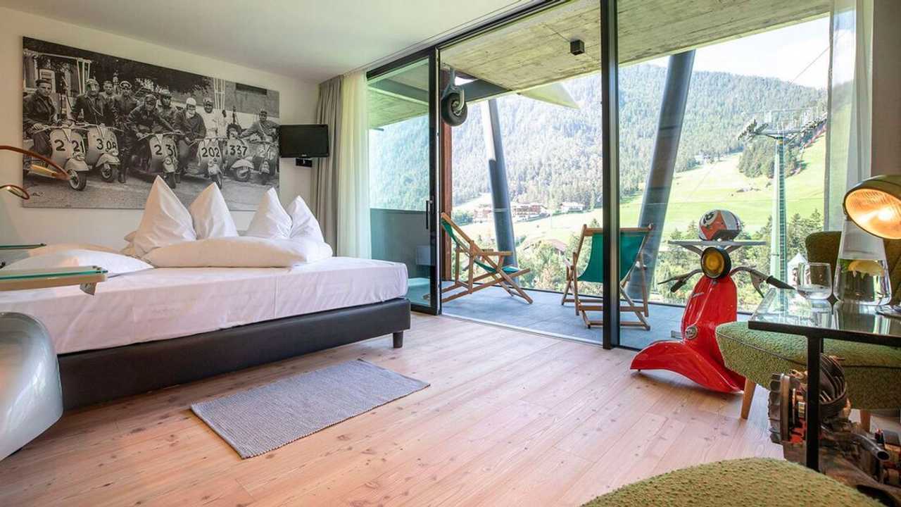 Hotel Al Plan Suites - Vespa (Window)