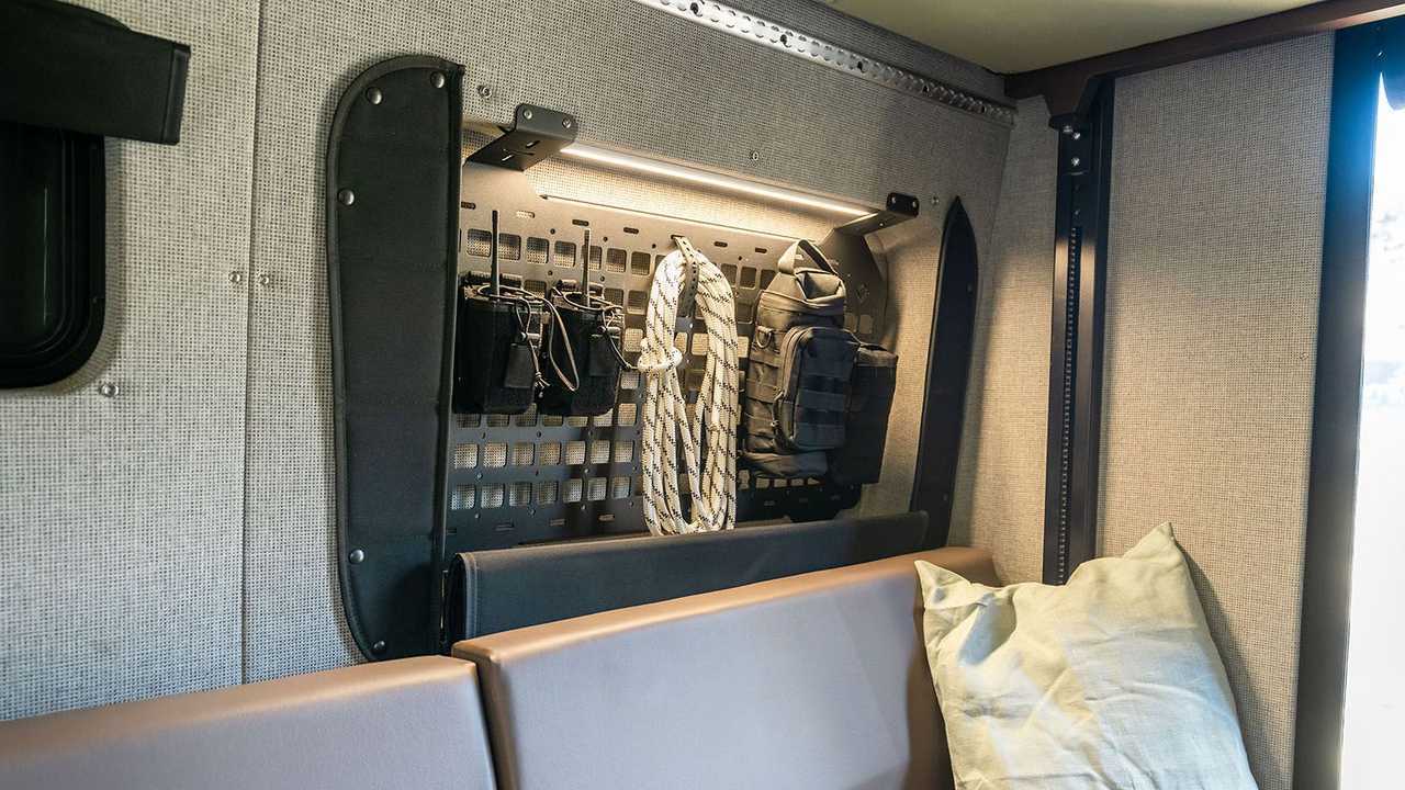 Tappetino di lancio esterno per furgoni personalizzati per camper
