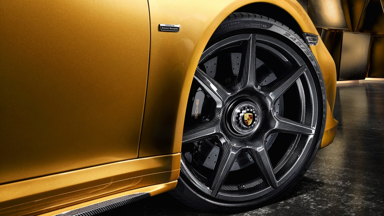 Porsche, ecco il primo cerchio in fibra di carbonio