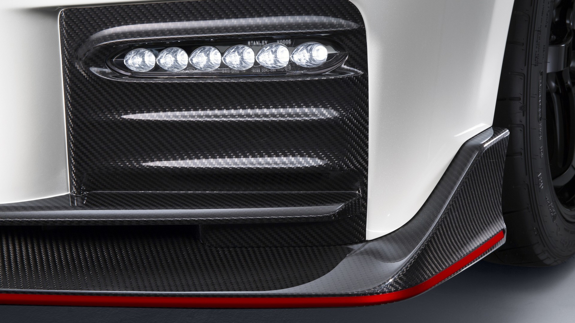 17 Nissan Gt R Nismo Priced From 174 990 In U S