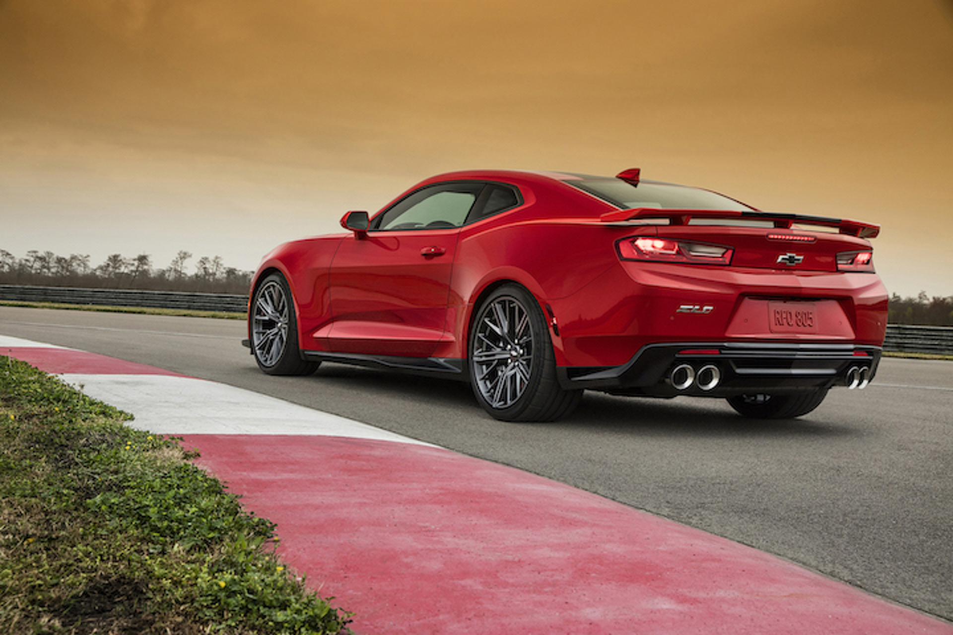 2017 Chevrolet Camaro ZL1 Comes Out Swinging With 640HP