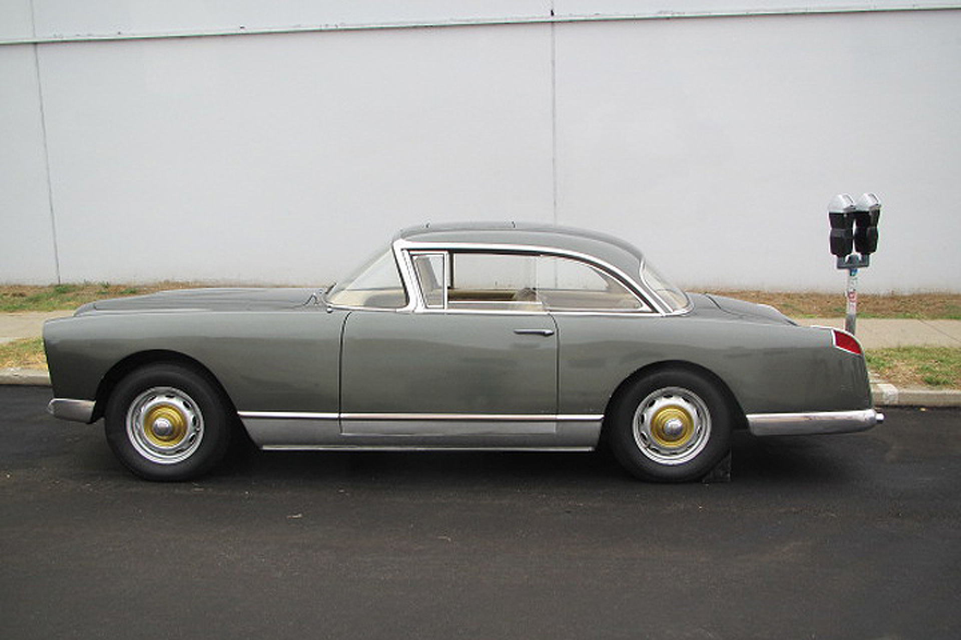 This Rare Facel Vega Joins French Design with a Chrysler V8