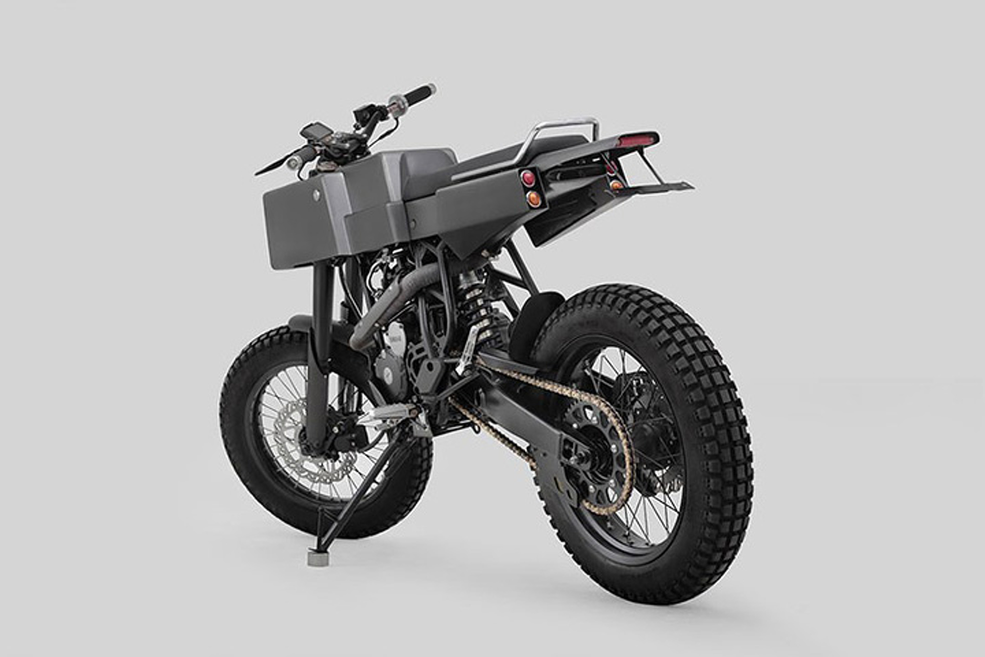 The Thrive MC T 500 Cross Is Square, Bare, and Artfully Awesome