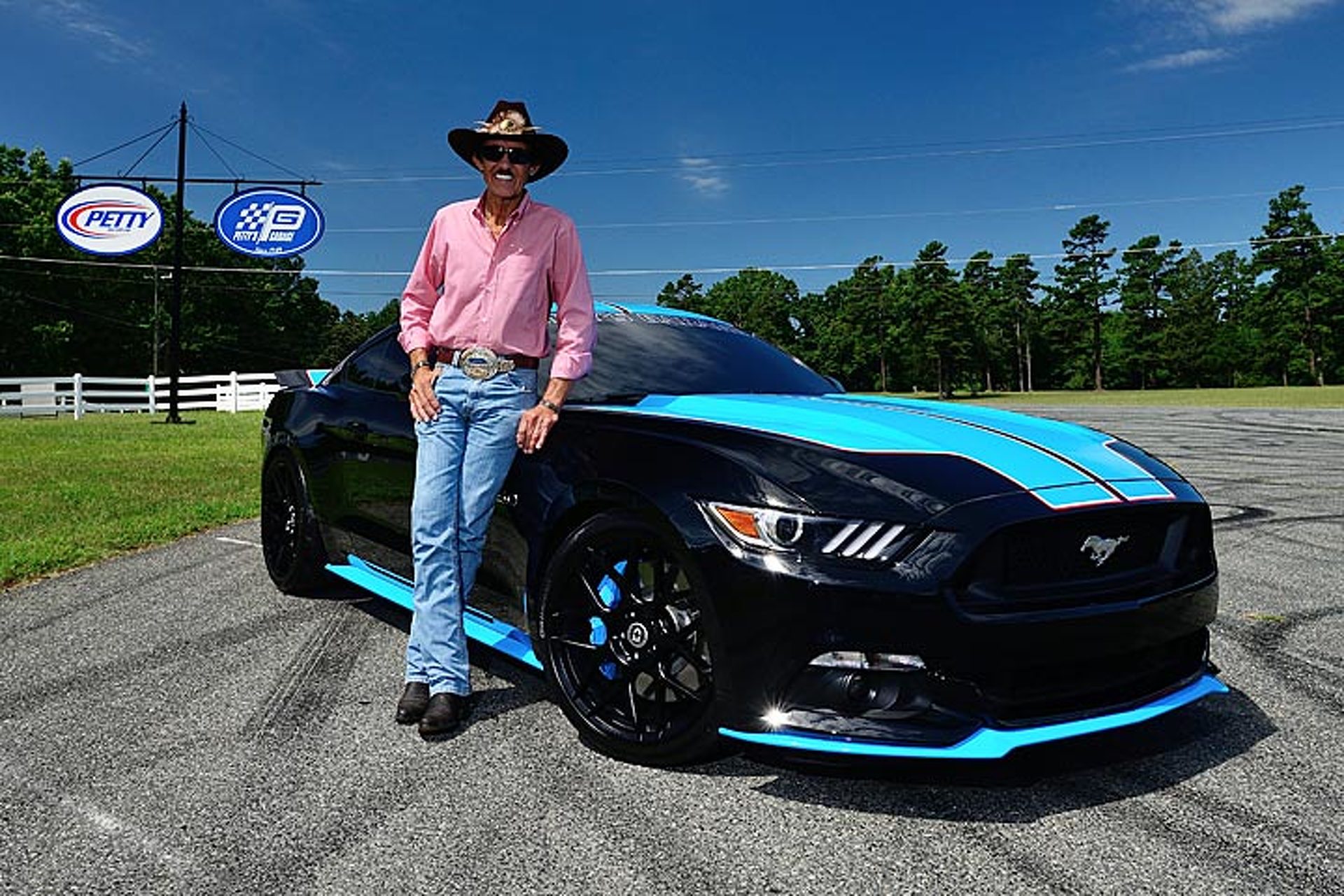 Ford Ups the Ante with Special 727-HP “King Edition" Mustangs