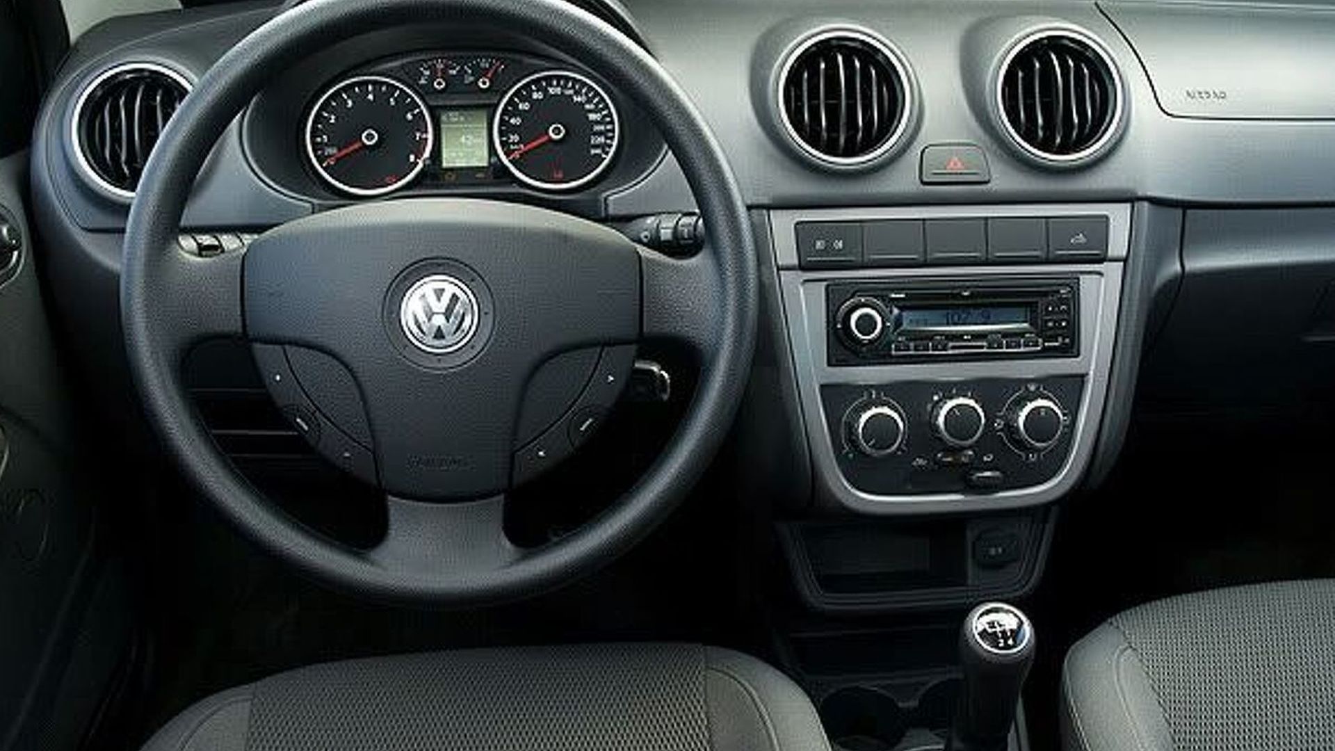 https://cdn.motor1.com/images/mgl/Y7xx0/s6/2009-179228-new-2010-volkswagen-saveiro-new-2010-volkswagen-saveiro-low-res1.jpg
