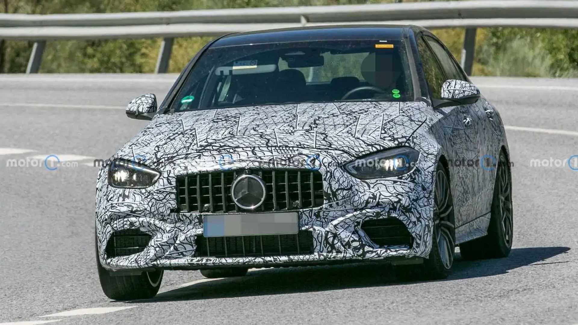 Foto espía del sedán Mercedes-AMG C63 2022
