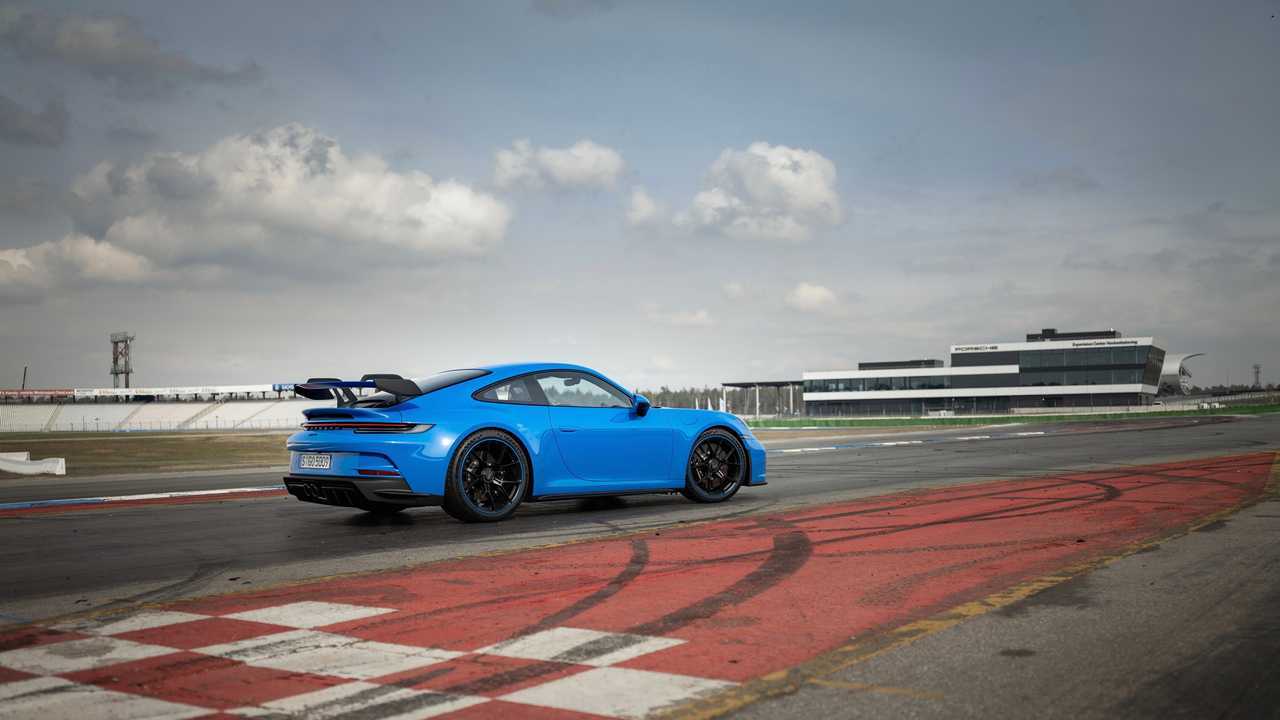 Porsche 911 GT3, i test a 300 all’ora per 5000 km