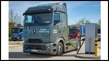 Mercedes eActros 600 beim Aufladen