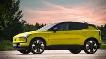 Volvo EX30 Single Extended Range Ultra (2024) in Moss Yellow Test