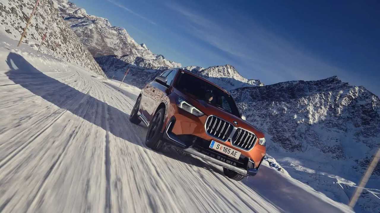 Foto - BMW X1 sulla neve